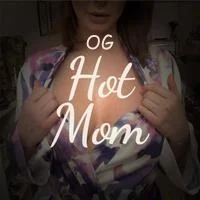 HOTMOM
