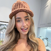 LILY WIF HAT